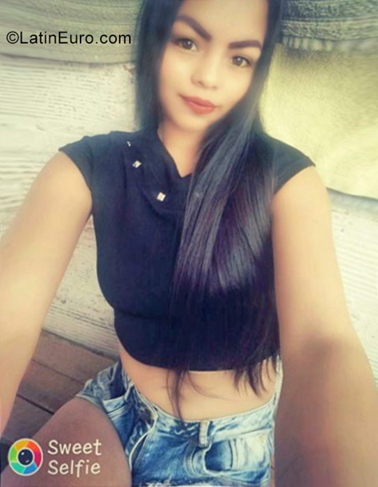 Date this funny Colombia girl Alexandra from Medellin CO23725