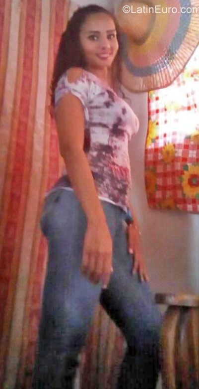 Date this attractive Venezuela girl Nahomi from Maracay VE1542