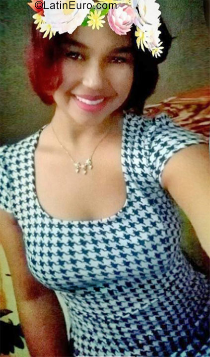 Date this charming Dominican Republic girl Andreina from Santo Domingo DO32161