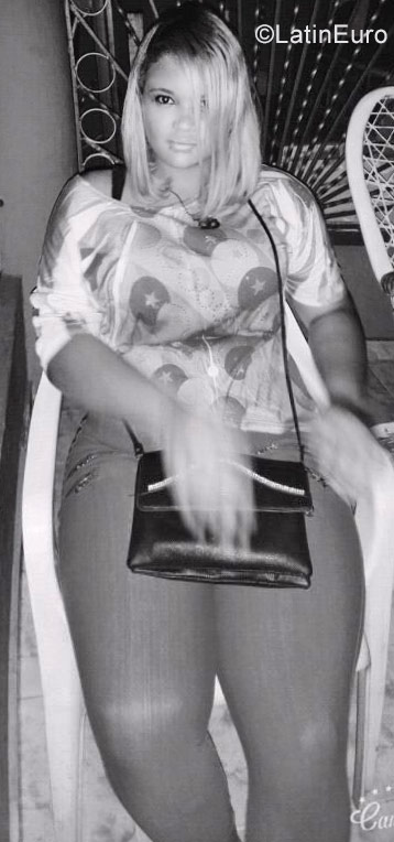 Date this stunning Dominican Republic girl Candy from Santo Domingo DO32165