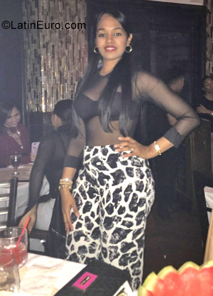 Date this tall Dominican Republic girl Flor from Santo Domingo DO32348