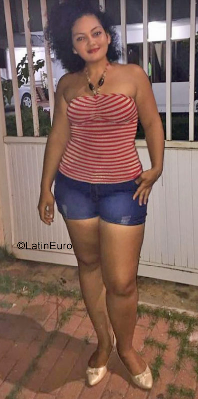 Date this happy Colombia girl Nicoleth from Cartagena De Indias CO23781