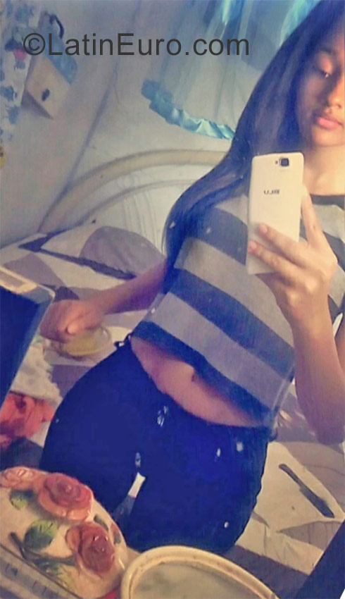 Date this attractive Dominican Republic girl Dana from Santo Domingo DO32226