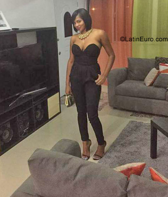 Date this athletic Dominican Republic girl Bionie from Samana DO32239