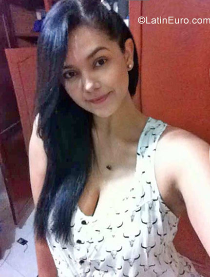 Date this voluptuous Dominican Republic girl Esther from Santo Domingo DO32240