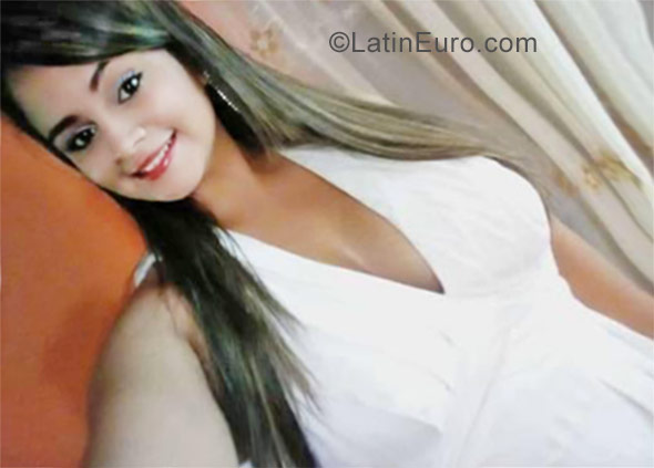 Date this funny Colombia girl Maria from Barranquilla CO23790