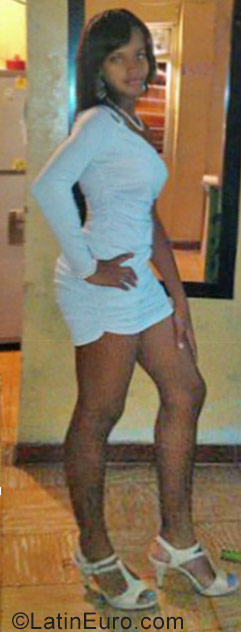 Date this young Colombia girl Andrea from Cali CO23794