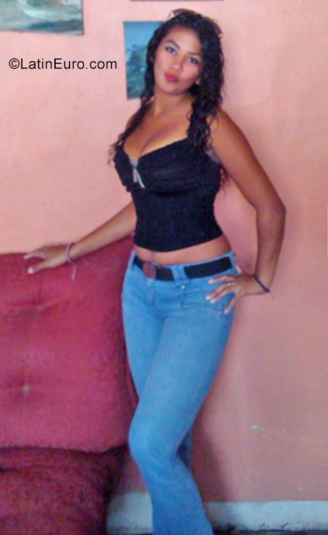 Date this pretty Venezuela girl Katherine from Maracay VE1587