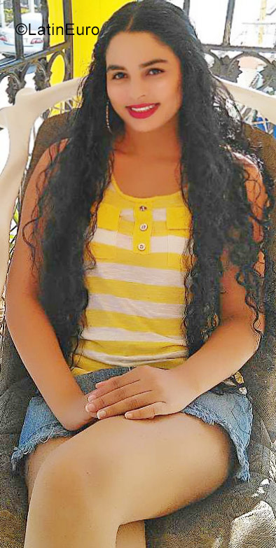 Date this attractive Dominican Republic girl Romina from Bonao DO33228