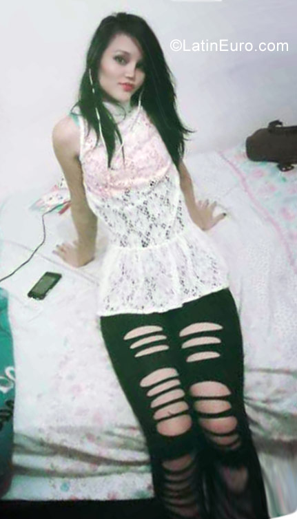 Date this charming Colombia girl Luna from Cartago CO23817