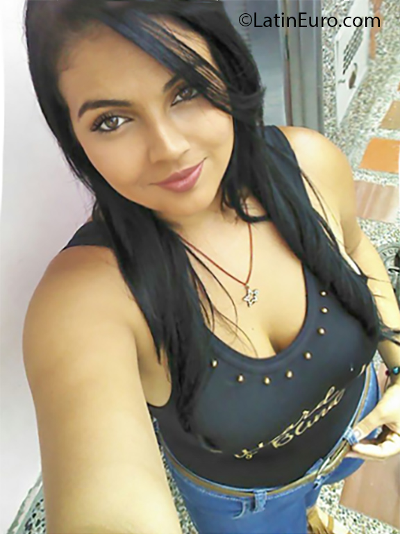 Date this nice looking Colombia girl Ana from Manizales CO23832
