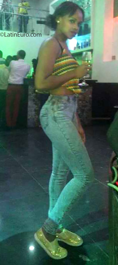 Date this nice looking Dominican Republic girl Yolenny from Santo Domingo DO32312