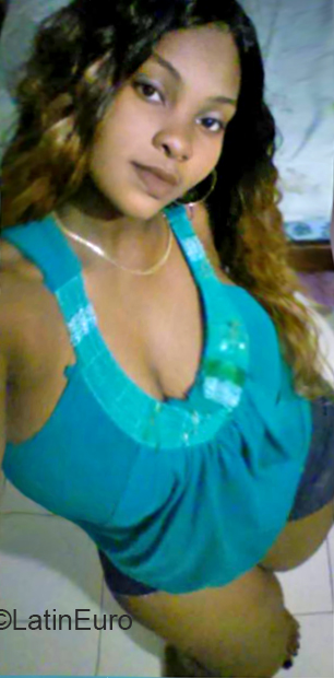 Date this fun Dominican Republic girl Kaula from Santo Domingo DO32321