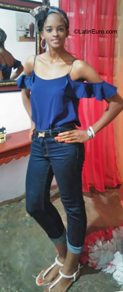 Date this georgeous Dominican Republic girl Maria from Santo Domingo DO32326
