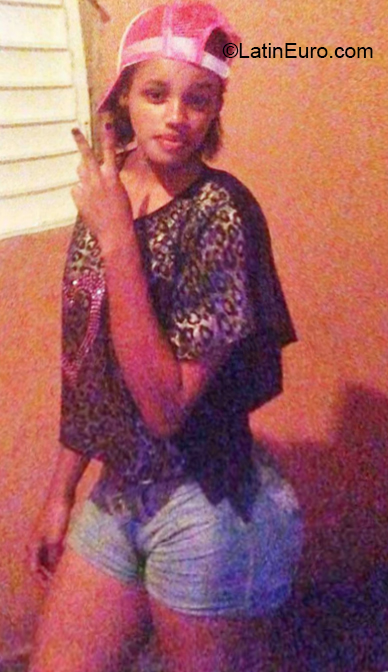 Date this voluptuous Dominican Republic girl Pamela from Santo Domingo DO32335
