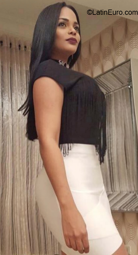 Date this lovely Dominican Republic girl Perla from Santo Domingo DO32346