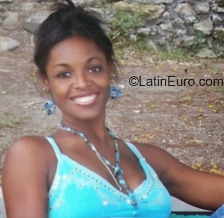 Date this lovely Cuba girl Daline from La Habana CU302