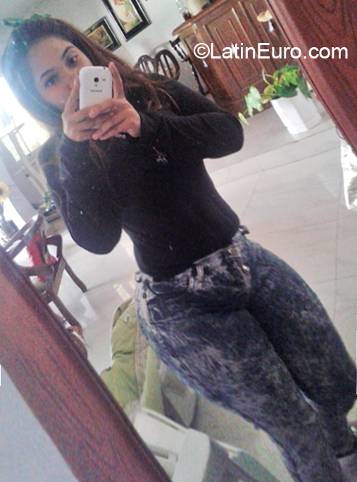 Date this sensual Venezuela girl Veronica from Maraciabo VE1610