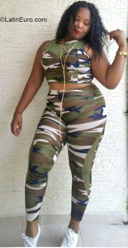 Date this athletic Dominican Republic girl Pamela from Puerto Plata DO32389