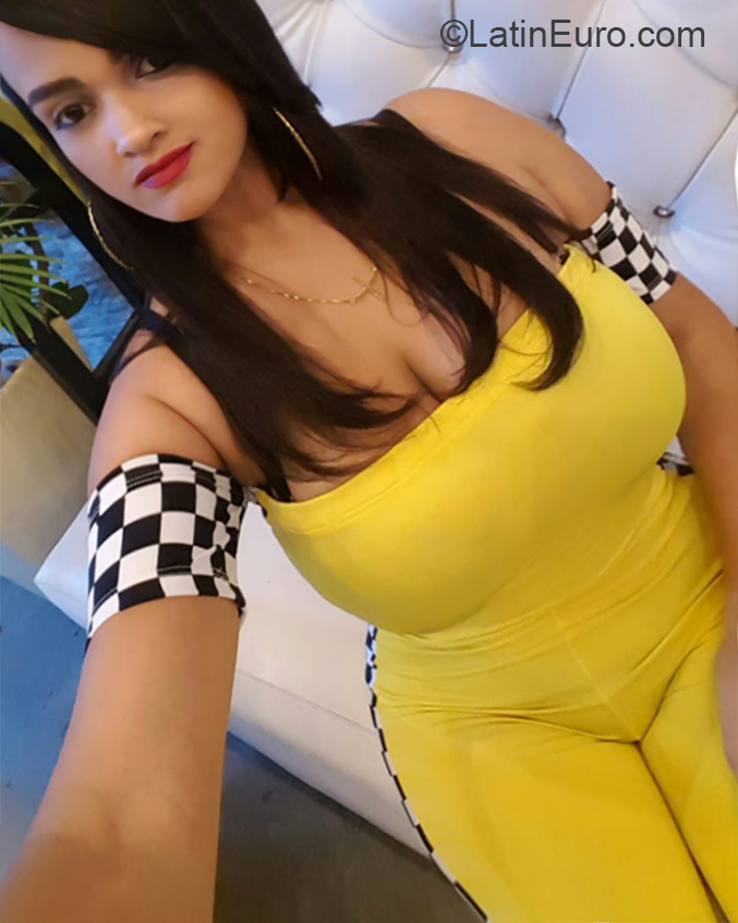 Date this lovely Dominican Republic girl Trinidad from Santiago DO32410