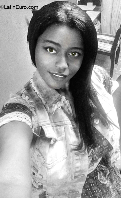 Date this foxy Colombia girl Negrita from Cali CO23877