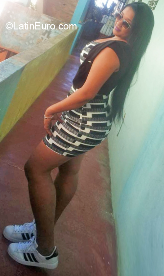 Date this nice looking Dominican Republic girl Massiel from Santo Domingo DO32439