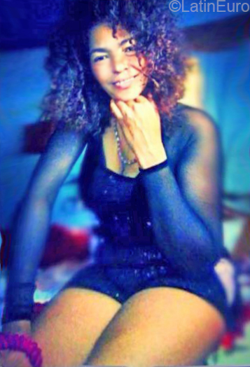 Date this foxy Dominican Republic girl Remolia from Moca DO32441