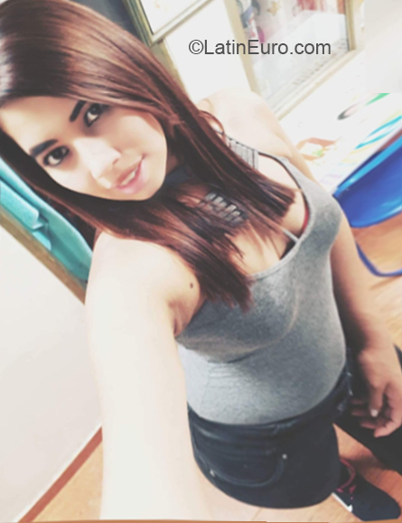 Date this delightful Colombia girl Natalia from Armenia CO23899