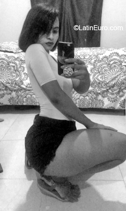 Date this young Dominican Republic girl Reyna from Santiago DO32496