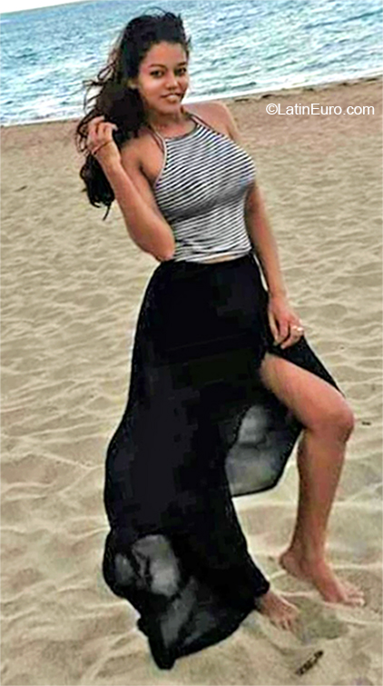 Date this delightful Dominican Republic girl Yaquelin from La Vega DO32509