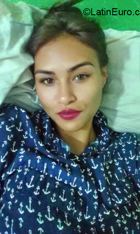 Date this beautiful Venezuela girl Rafielis from Valencia VE3649