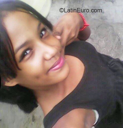 Date this pretty Dominican Republic girl Angie from San Francisco de Macoris DO32528