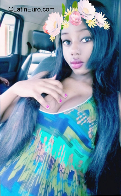 Date this delightful Dominican Republic girl Wendy from Santo Domingo DO32532