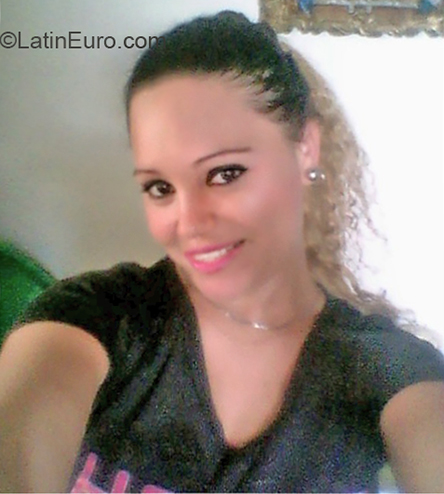 Date this good-looking Venezuela girl Magian from Caracas VE1684