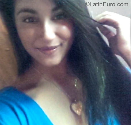 Date this lovely Venezuela girl Pierina from Caracas VE1687