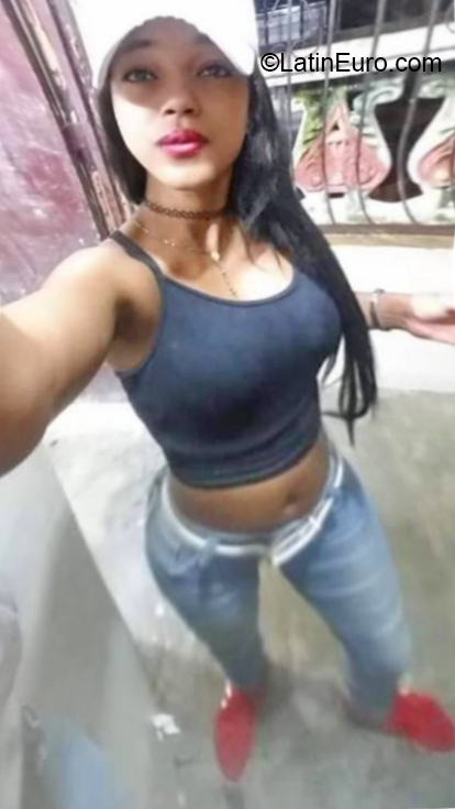 Date this hard body Dominican Republic girl Stefany from Santiago DO32631