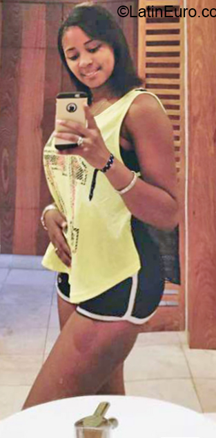 Date this good-looking Dominican Republic girl Gaby from Santo Domingo DO32651