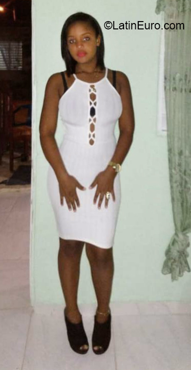 Date this athletic Dominican Republic girl Isabella from Santo Domingo DO32706