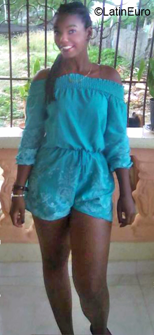 Date this young Dominican Republic girl Reynia from Santiago DO32734