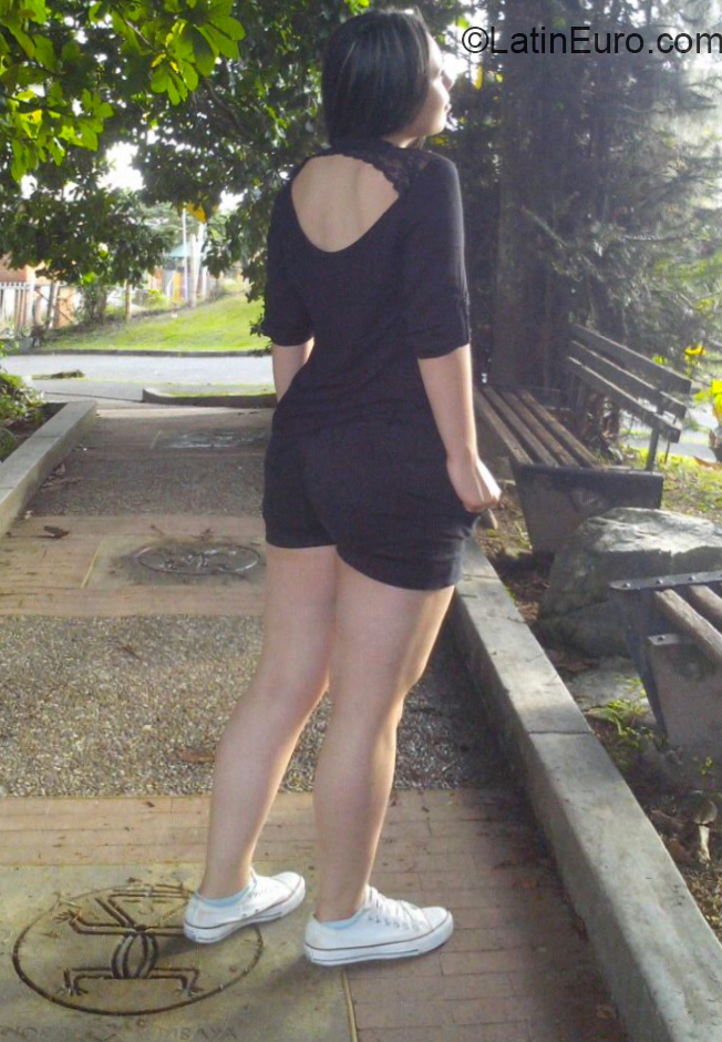 Date this attractive Colombia girl Milena from Armenia CO24027