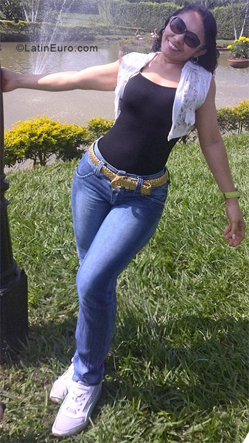 Date this athletic Colombia girl Cecilia from Valledupar CO24077