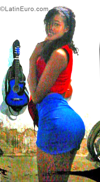 Date this happy Venezuela girl Yalin from Barcelona VE1779