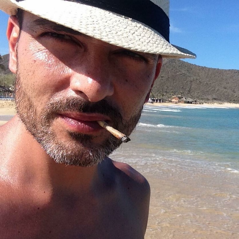 Date this beautiful Italy man Roberto from La Paz IT306