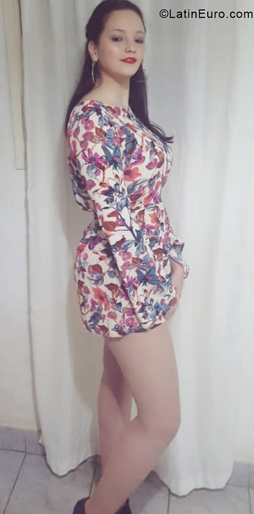 Date this pretty Argentina girl Bela from Cordoba AR144