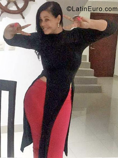 Date this lovely Dominican Republic girl Miriam from Santo Domingo DO32887