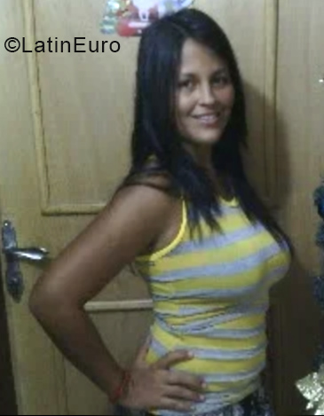 Date this pretty Venezuela girl Carolina from Guanare VE2061