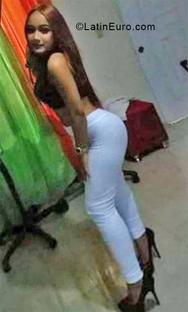 Date this hard body Dominican Republic girl Adriana from Santo Domingo DO32915