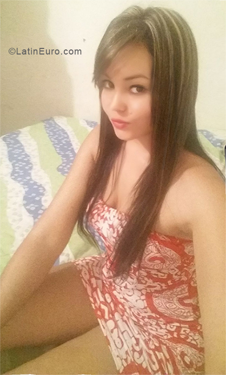 Date this athletic Colombia girl Desneidi from Fresno CO24179
