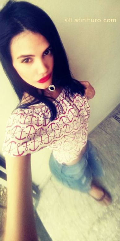 Date this stunning Dominican Republic girl Mariel from Santiago DO32968