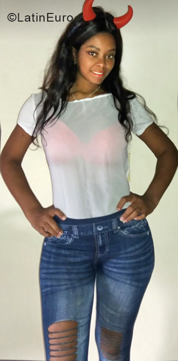 Date this sensual Colombia girl Xx from Medellin CO24202